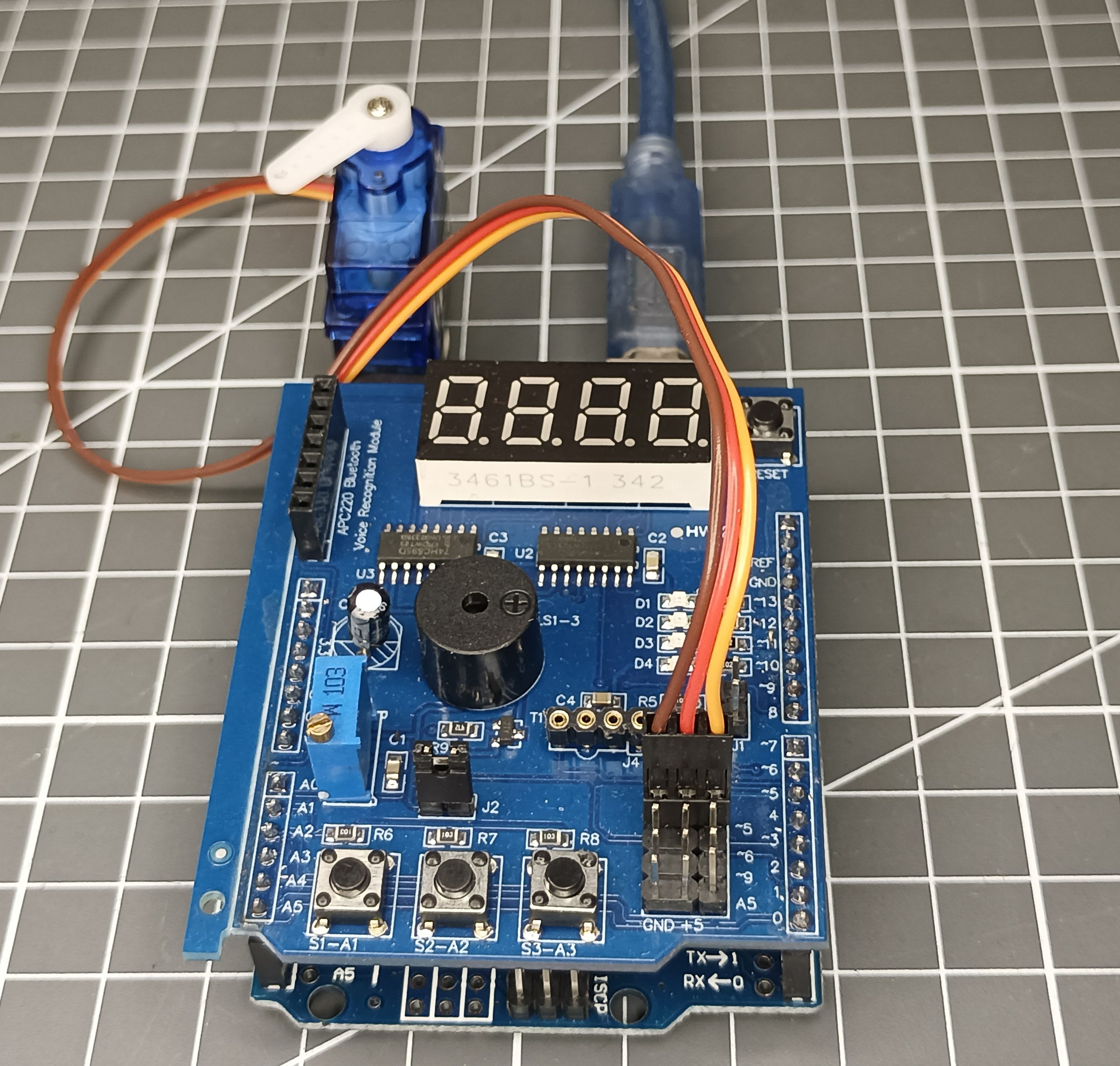 Piloter un servo avec un bouton avec le shield HW-262 sur un Arduino Uno