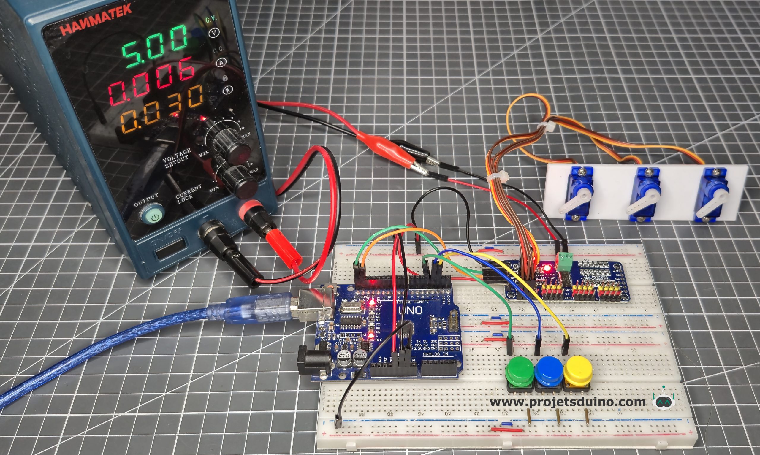 Piloter des servos indépendamment grâce à des boutons avec une carte ...